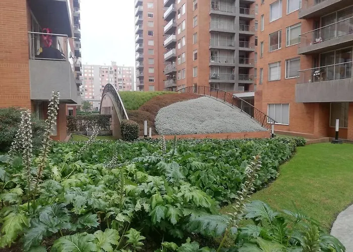 Hermosa Habitacion Privada En Conjunto Residencial Cerca Al Aeropuerto Y Terminal De Bogota, Zonas Comunes Se Comparten Con 1 Persona
