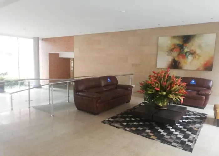 Hermosa Habitacion Privada En Conjunto Residencial Cerca Al Aeropuerto Y Terminal De Bogota, Zonas Comunes Se Comparten Con 1 Persona