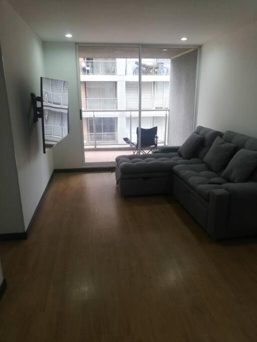 Apartment Residencia Aeropuerto Bogotá: Habitación Privada Con Zonas Comunes